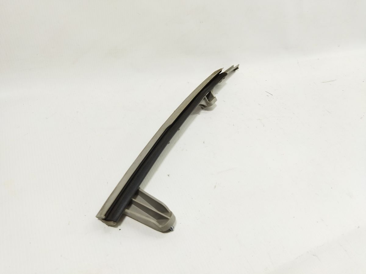 Sorento Направляющая стекла двери задней правой Kia Sorento 2011-2015 835202P000 Kia Sorento 2