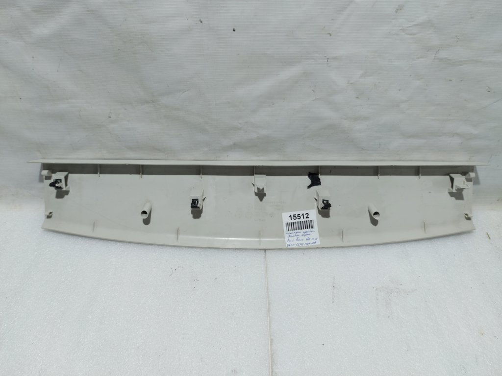 Focus Накладка крышки багажника верхняя Ford Focus hbk 2012-2018 DV6Z5846404AA 2