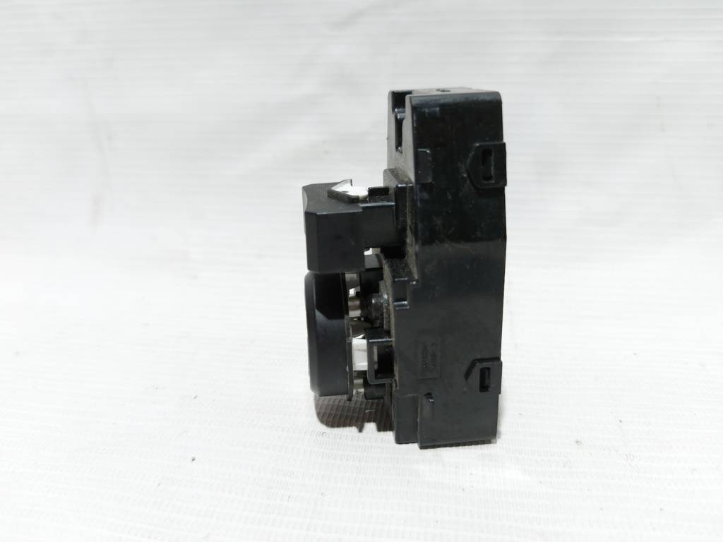 Elantra Кнопки керування дзеркалами Hyundai Elantra 2017-2020 93573F20104X Hyundai Elantra 3