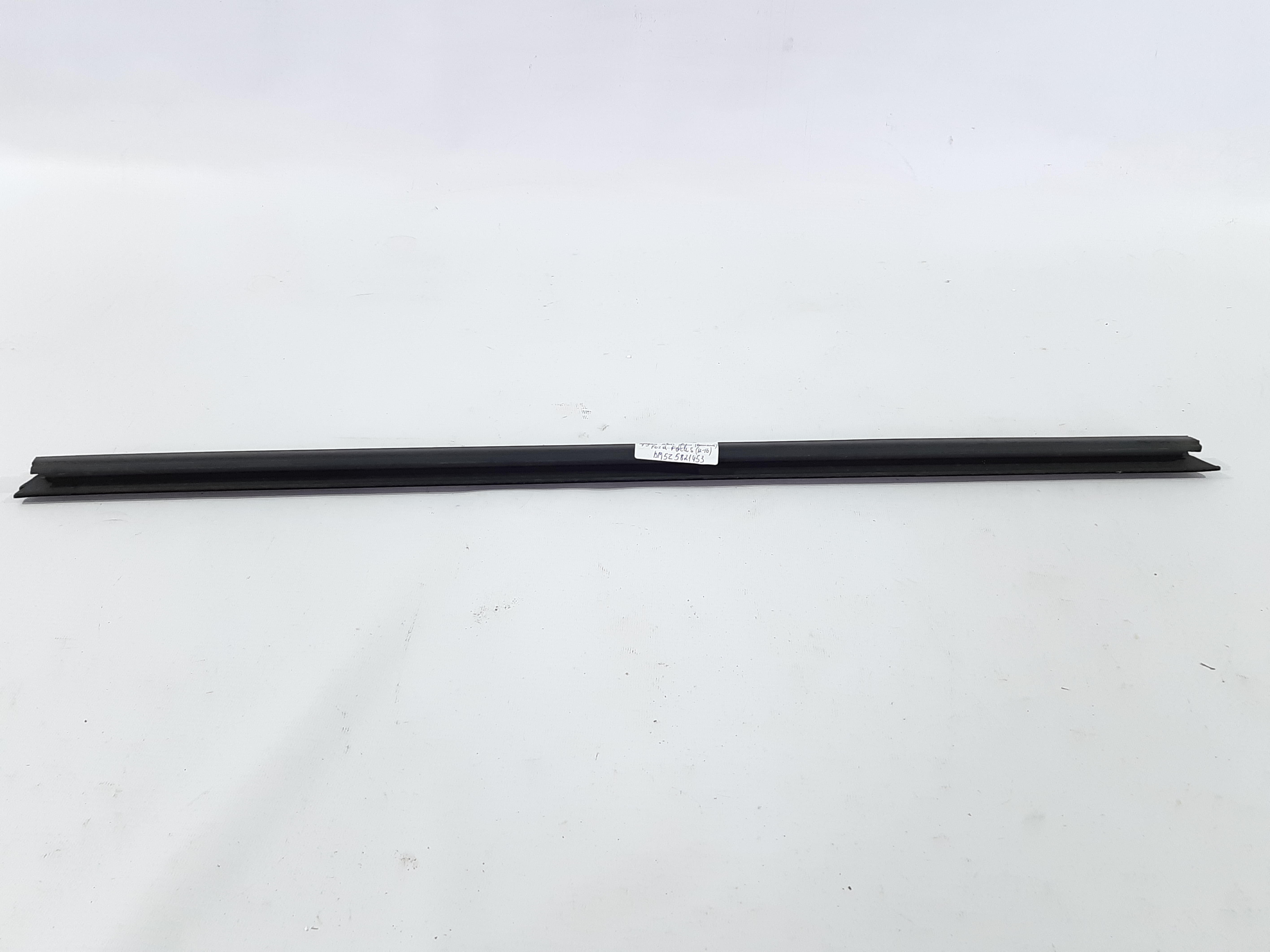 Focus. Уплотнитель стекла внутренний двери передней левой Ford Focus 2012-2018 BM5Z5821453B Ford Focus