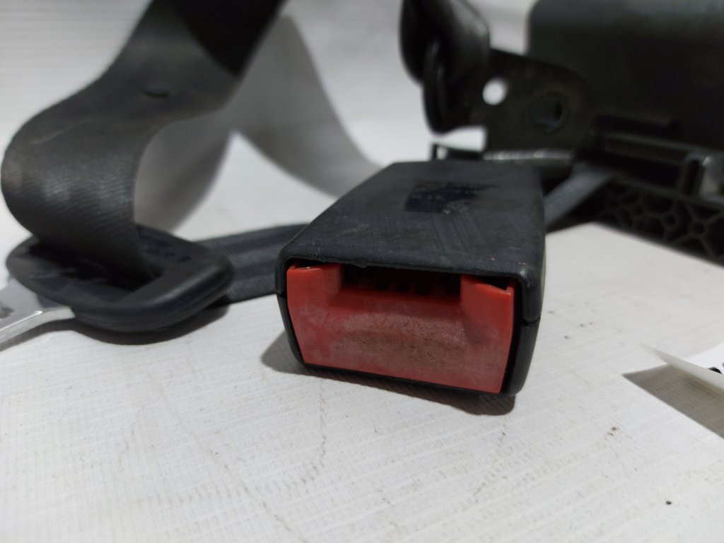 Passat s Ремінь безпеки задній центральний Volkswagen Passat S 2012-2019 561857807RAA Volkswagen Passat S 2