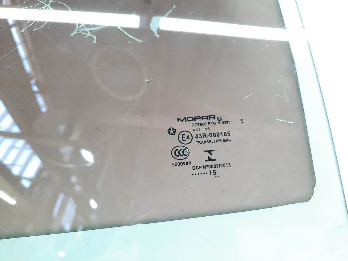 200 limited Скло дверей задньої лівої Chrysler 200 Limited 2015-2017 68104923AA Chrysler 200 Limited 3