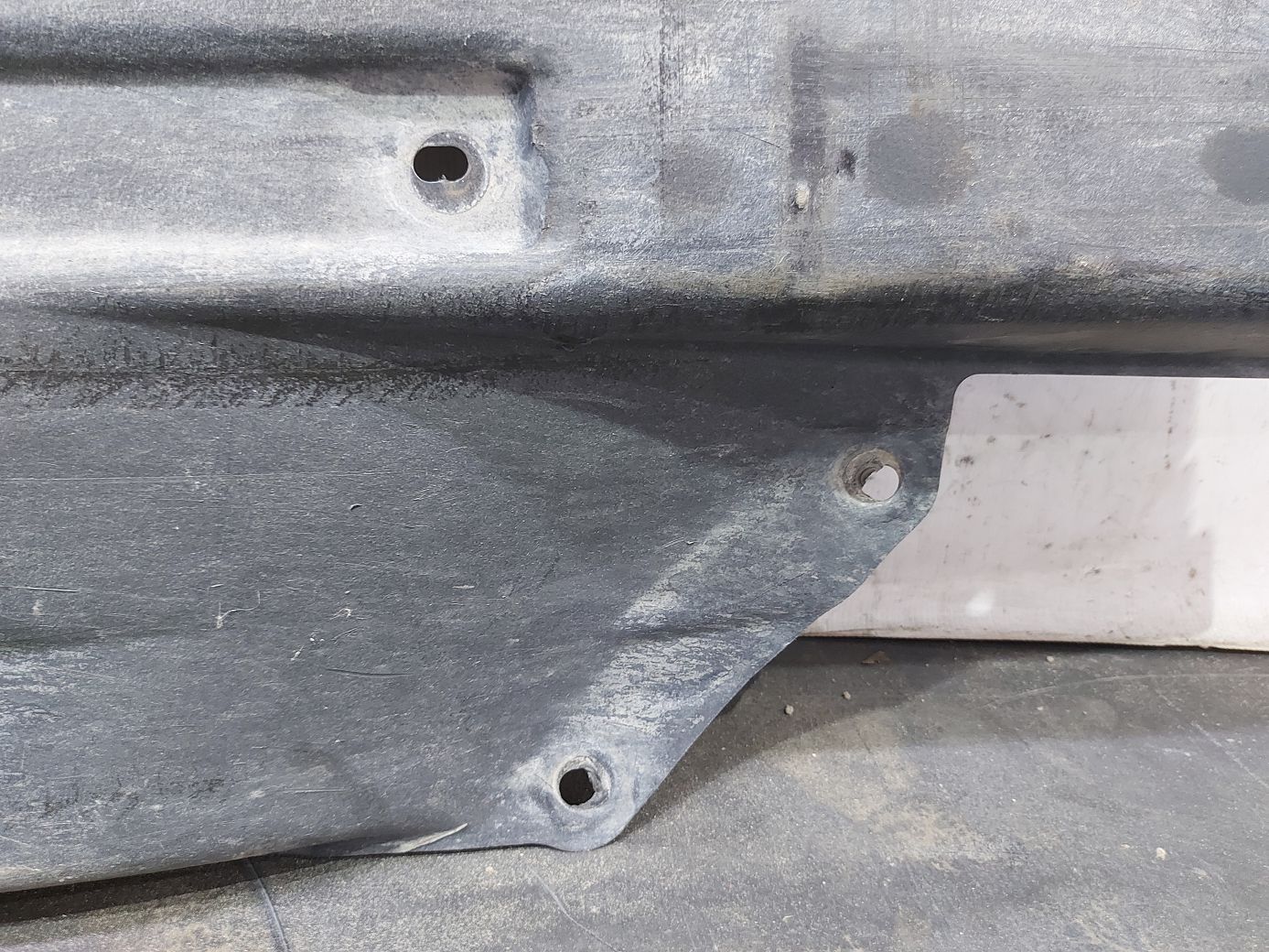 Dart Защита днища центральная левая Dodge Dart 2013-2019 68082725AE Dodge Dart 3