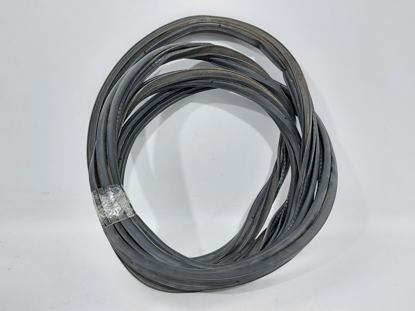 Volt Ущільнювальна гумка кришки багажника Chevrolet Volt 2011-2015 22826591 Chevrolet Volt 2 Volt Ущільнювальна гумка кришки багажника Chevrolet Volt 2011-2015 22826591 Chevrolet Volt 2