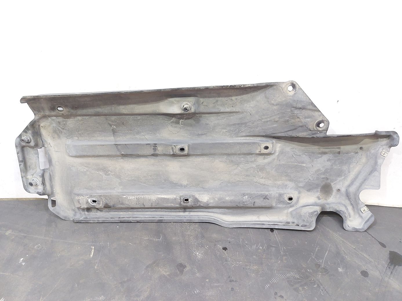 Dart Захист днища передній лівий Dodge Dart 2013-2019 68082725AD Dodge Dart 4