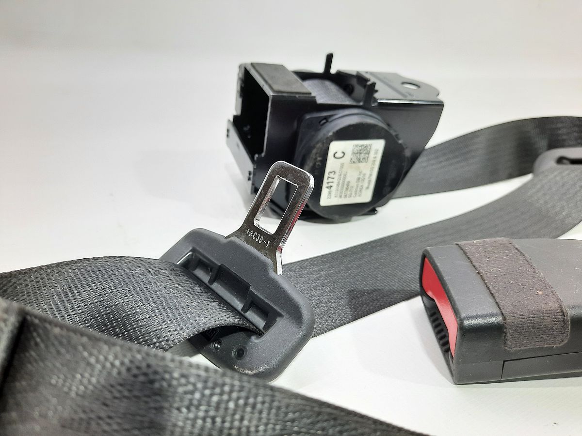 Ats Ремінь безпеки задній центральний Cadillac ATS 2013-2018 19260990 Cadillac ATS 3