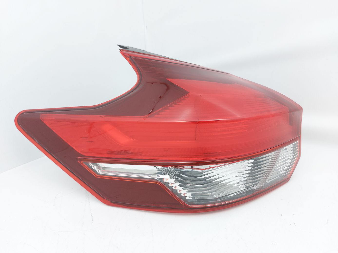 Задние фонари Фонарь задний левый наружный Nissan Kicks 2018-2021 265555RL0A Nissan Kicks 1