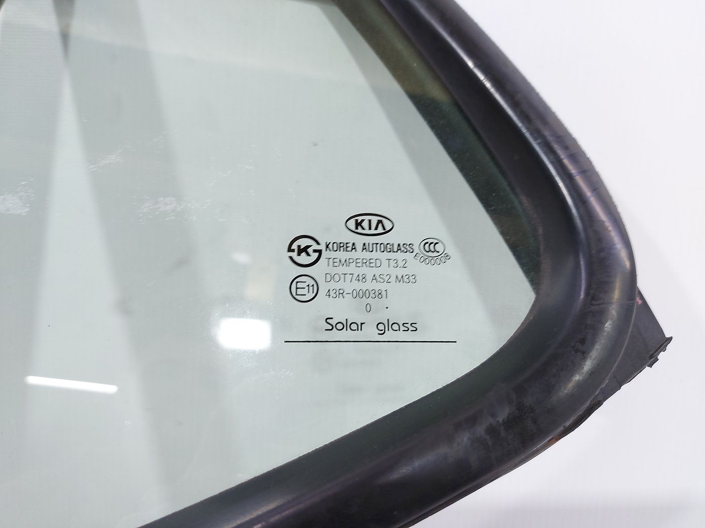 Optima Напрямна гумка скла (кватирка) двері задньої лівої Kia Optima 2014-2015 835312T001 Kia Optima 2
