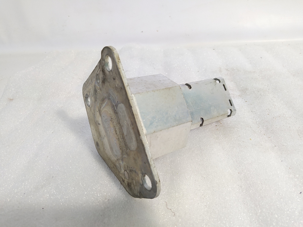 Dart Кронштейн усилителя переднего правый Dodge Dart 2013-2019 68187810AA Dodge Dart 8