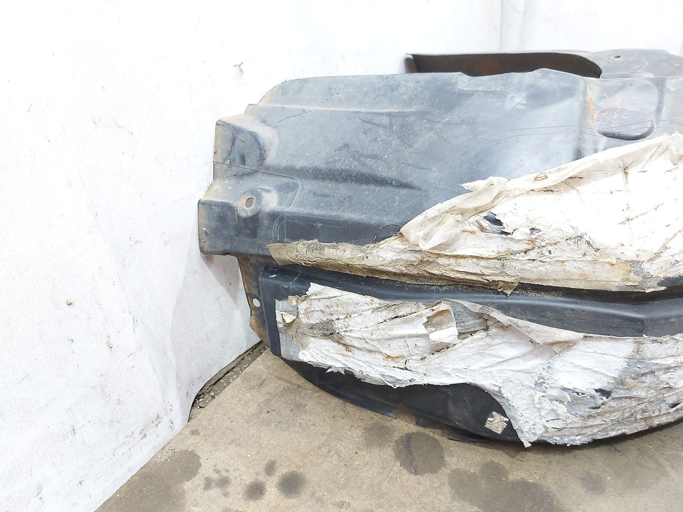 Fiesta sedan Підкрилок передній правий Ford Fiesta sedan 2011-2019 AE8Z16102D Ford Fiesta sedan 6