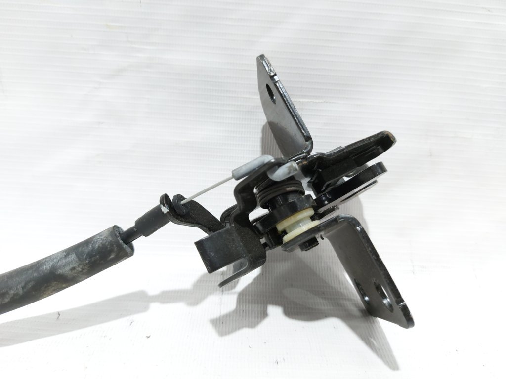 Altima Замок заднього ряду сидінь правий/лівий Nissan Altima 2013-2018 886413TE0A Nissan Altima 3