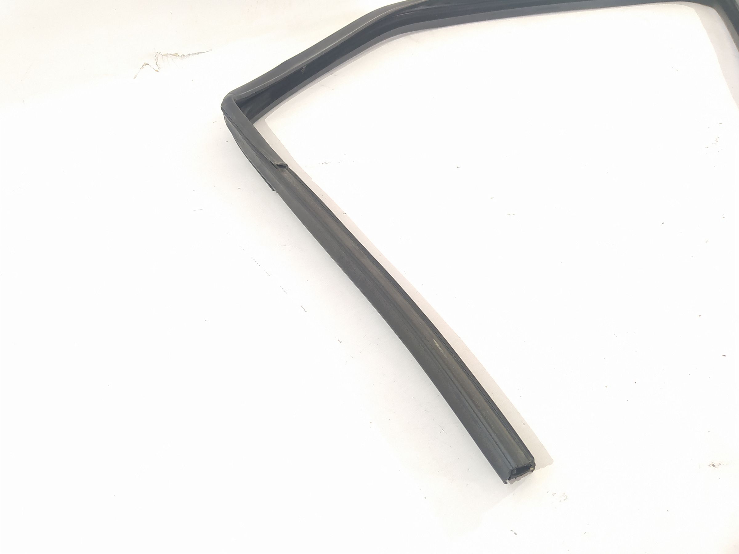 Patriot Ущільнювач скла верхній (лазури) двері передньої лівої Jeep Patriot 2007-2010 5067769AD Jeep Patriot 11