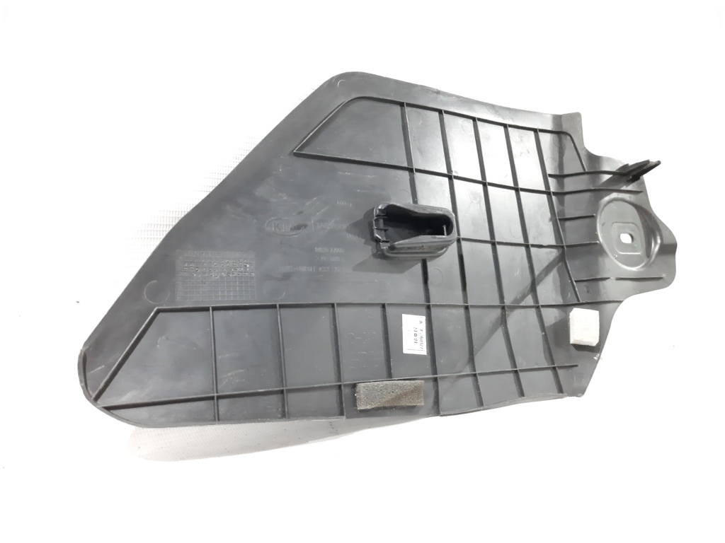 Forte Накладка центральної консолі ліва Kia Forte 2014-2018 84630A7000 Kia Forte 6