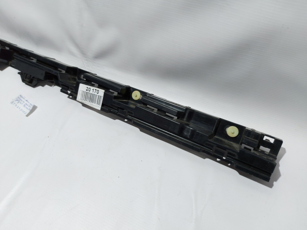 5 series Кріплення накладки порога правого ззаду BMW 5 series 2011-2016 51777204022 BMW 5 series 3