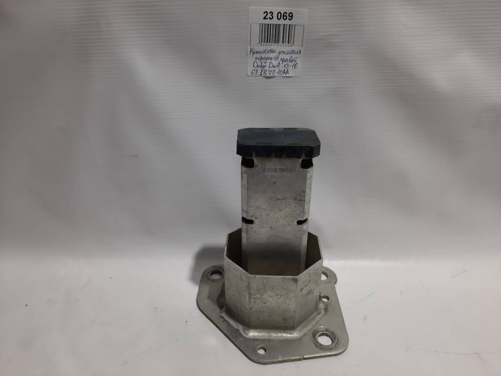 Dart. Кронштейн усилителя переднего правый Dodge Dart 2013-2019 68187810AA Dodge Dart