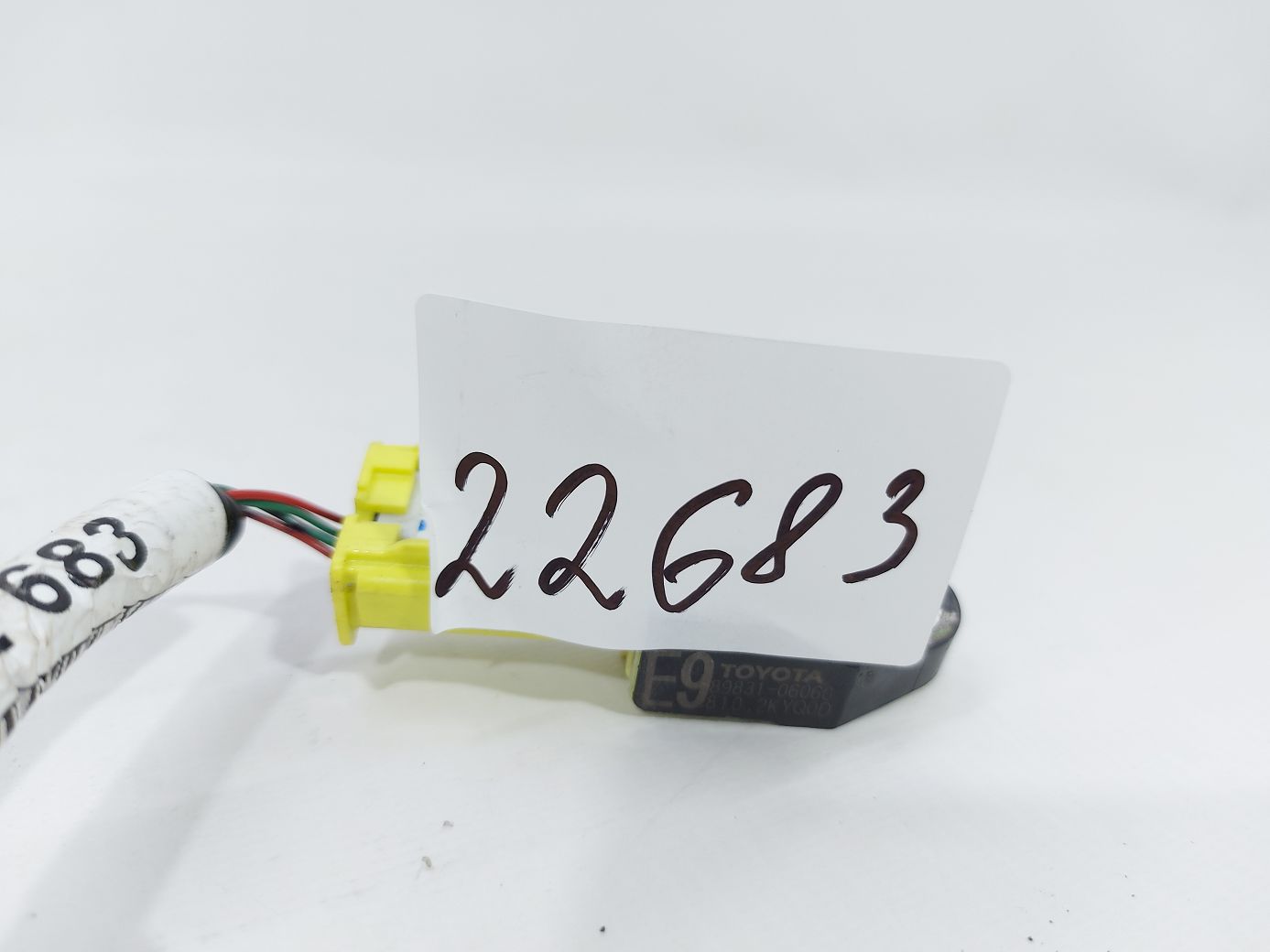 Camry Датчик удару Toyota Camry 2013-2017 8983106060 Toyota Camry 9