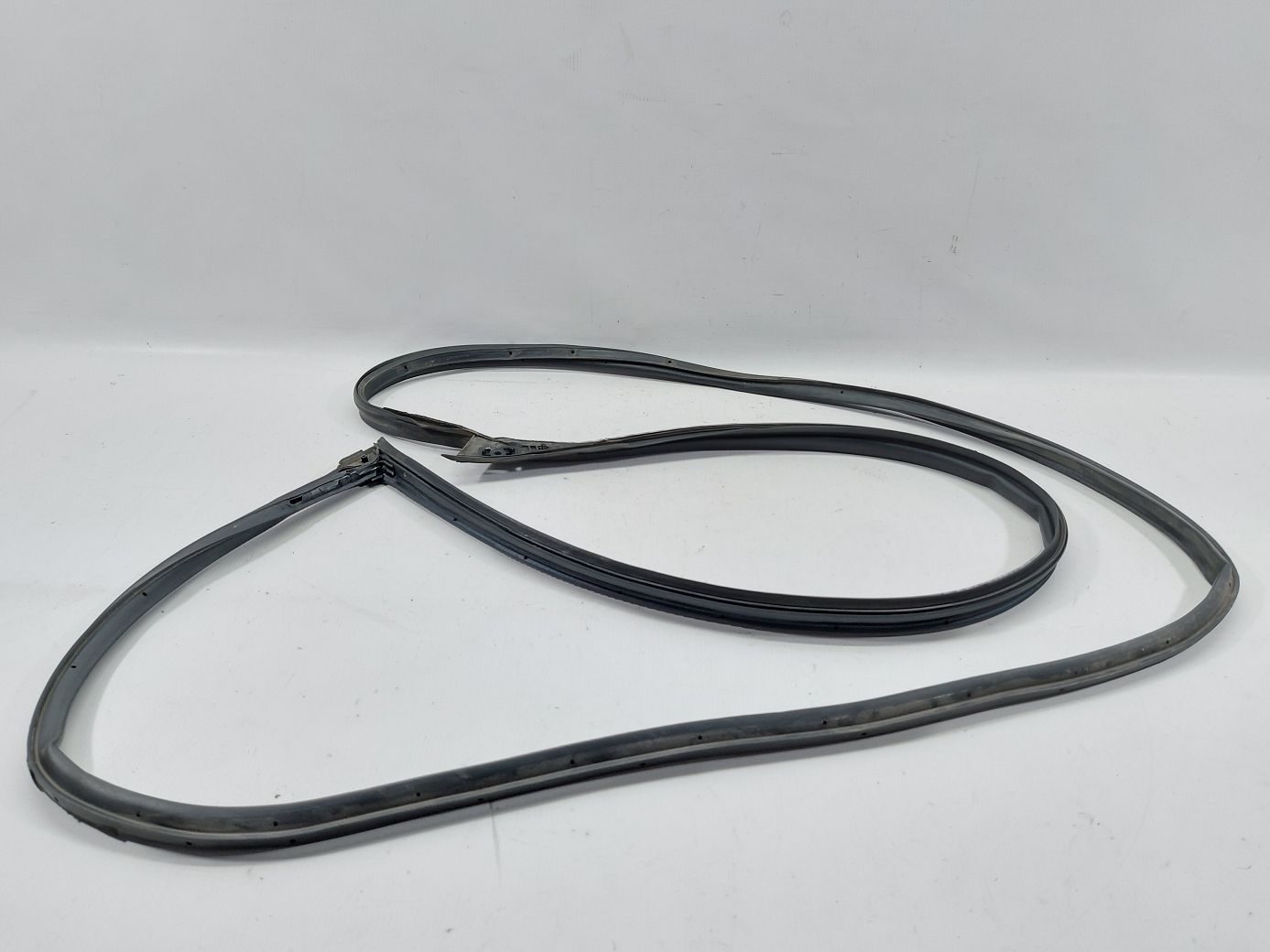 Altima. Уплотнительная резинка двери передней правой Nissan Altima 2013-2018 808309HS0B Nissan Altima