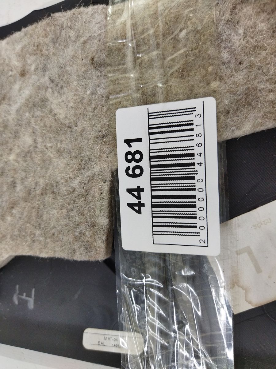 Fiesta Накладка консоли центральной левая Ford Fiesta 2014-2019 CE8Z5404609AE Ford Fiesta 3