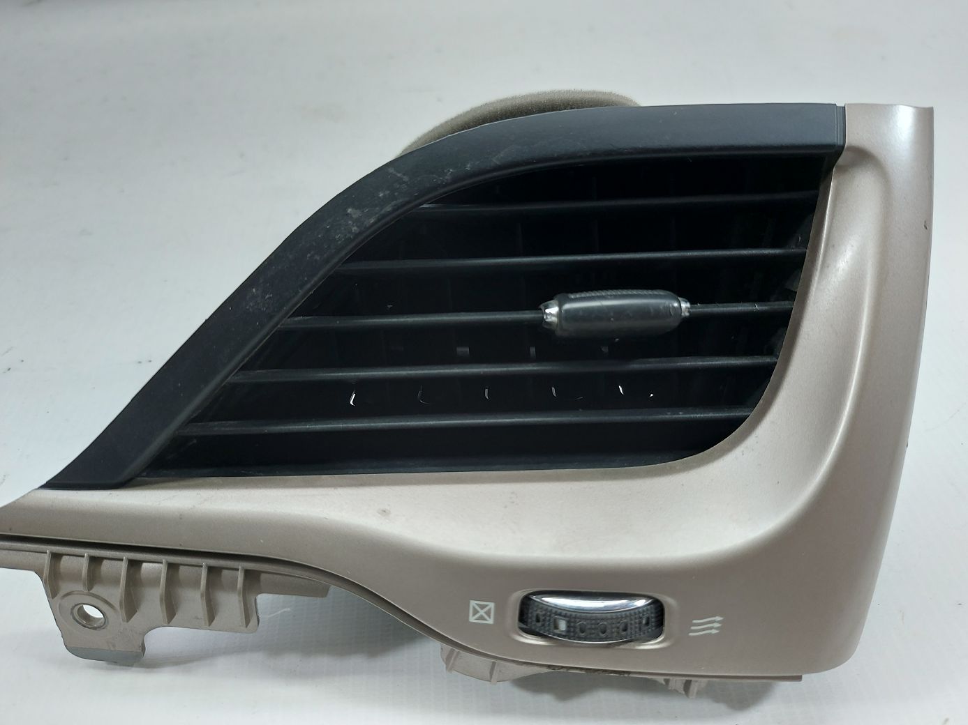 Cherokee Воздуховод торпеды правый Jeep Cherokee 2014-2018 75528A01 Jeep Cherokee 6