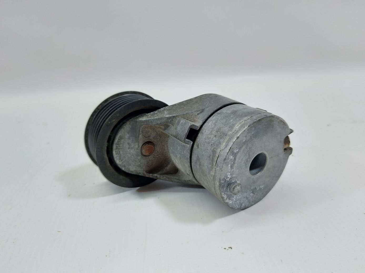 Passat Ролик натяжний ременя генератора Volkswagen Passat 2006-2018 022145299L Volkswagen Passat 2