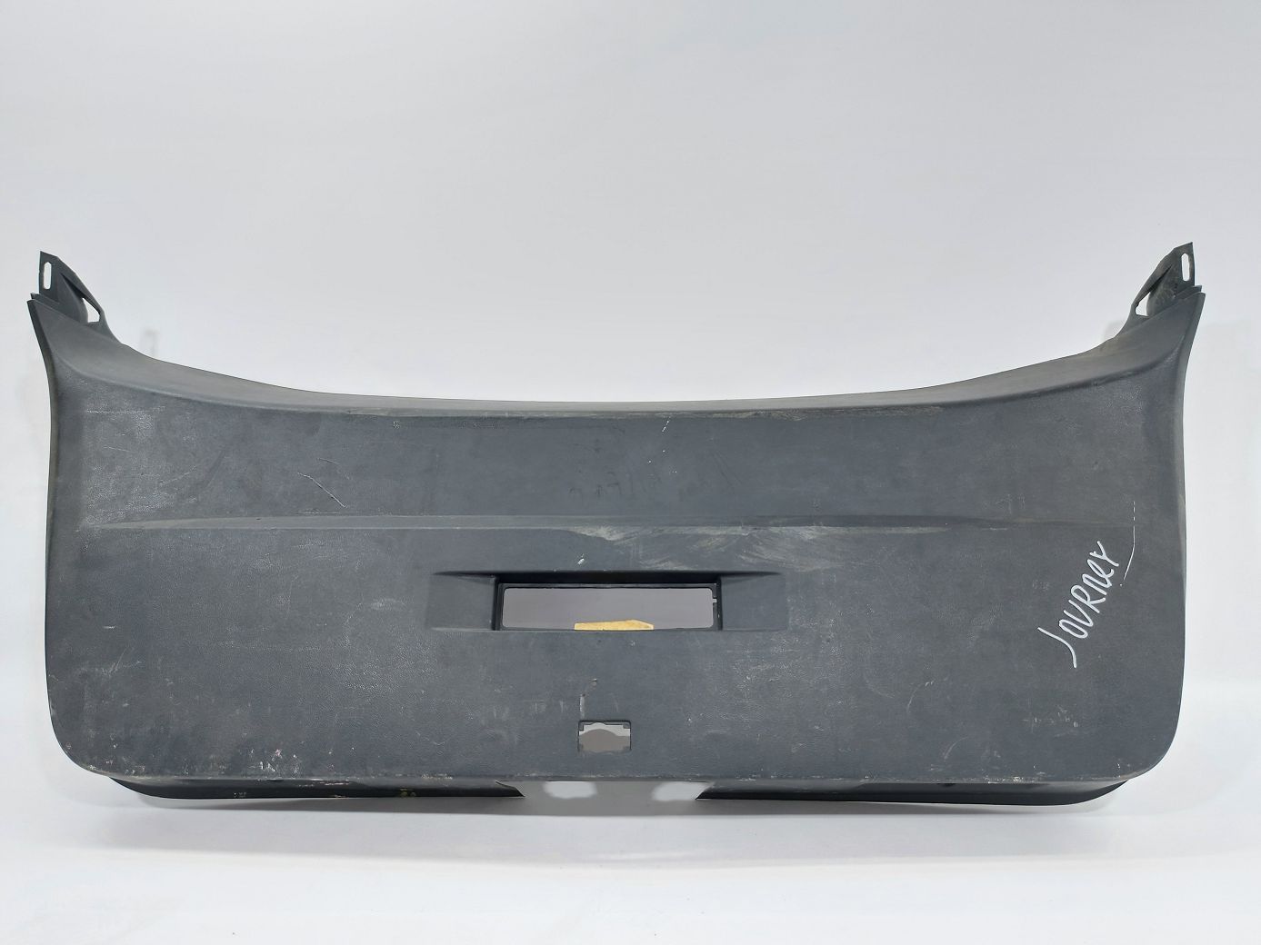 Journey. Обшивка крышки багажника нижняя Dodge Journey 2011-2020 1BE54DX9AE Dodge Journey