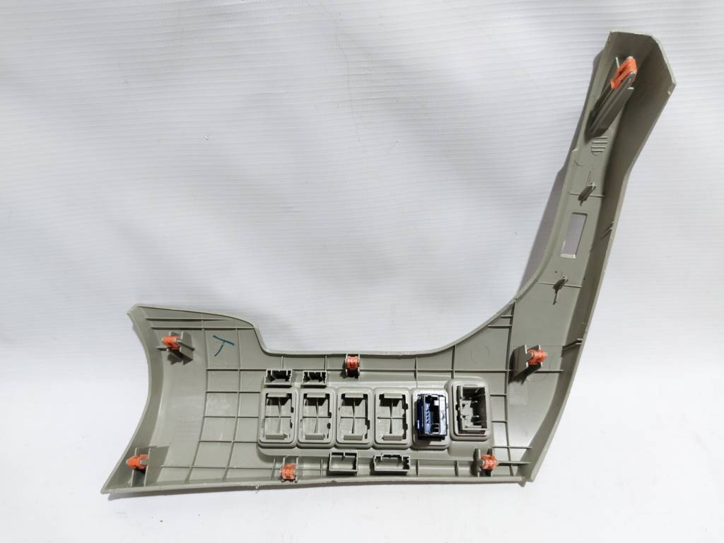 Sienna Накладка панели переключателей Toyota SIENNA 2015-2020 55044-08030-B0 Toyota SIENNA 3