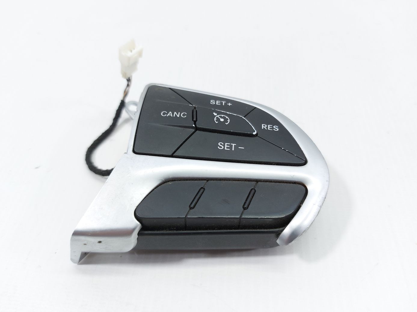 200. Кнопки рульового колеса праві Chrysler 200 2015 5RQ10DX9AC Chrysler 200 200. Кнопки рульового колеса праві Chrysler 200 2015 5RQ10DX9AC Chrysler 200