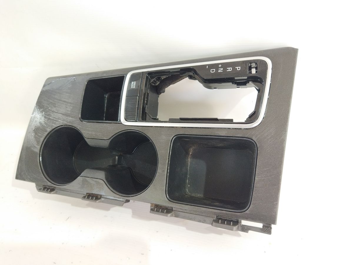 Optima Підсклянник центральної консолі Kia Optima 2016-2020 84650D5010JG7 Kia Optima 3