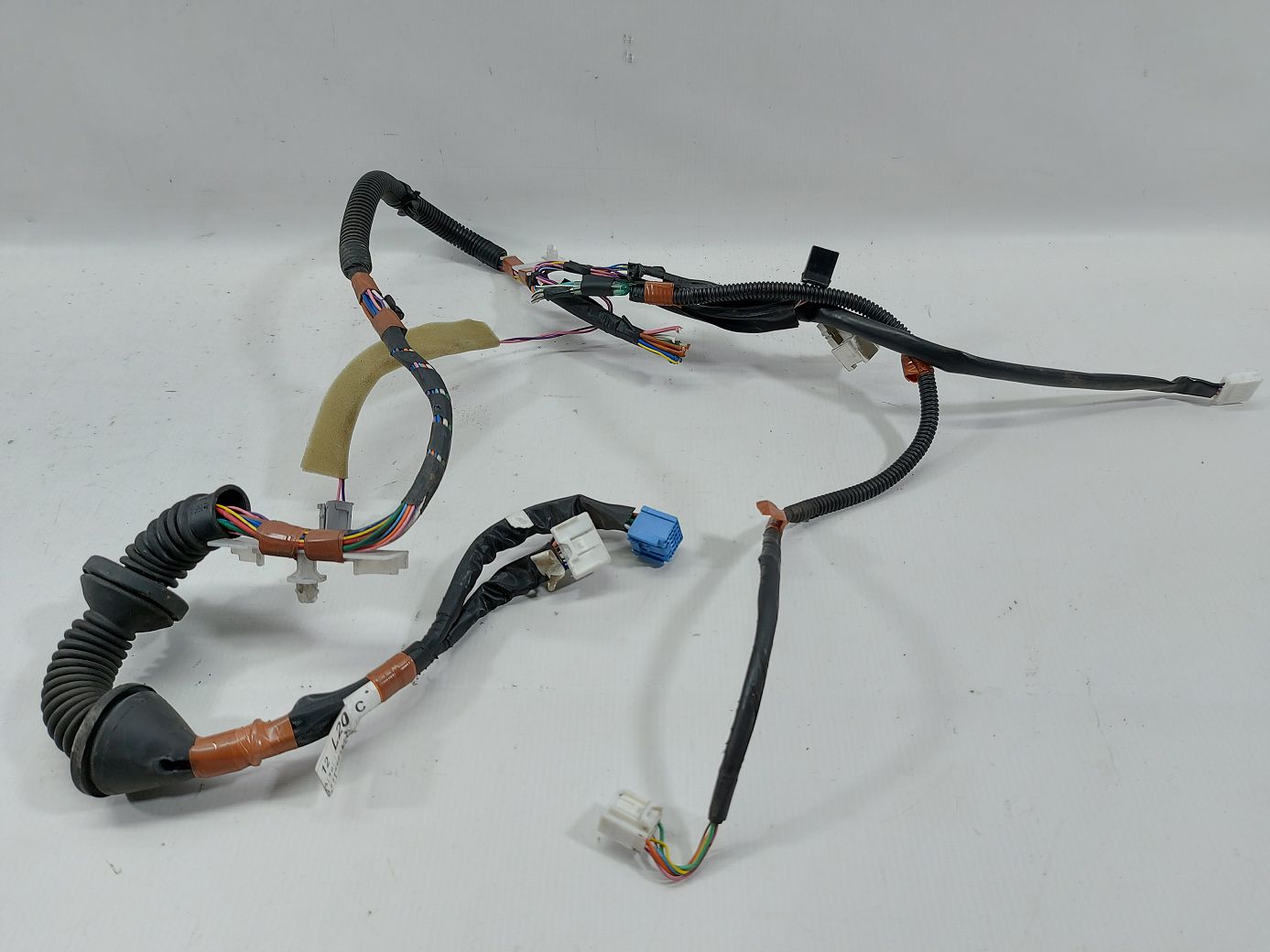 Scion xb. Проводка двери передней левой Toyota Scion XB 2008-2012 8215212L20 Toyota Scion XB