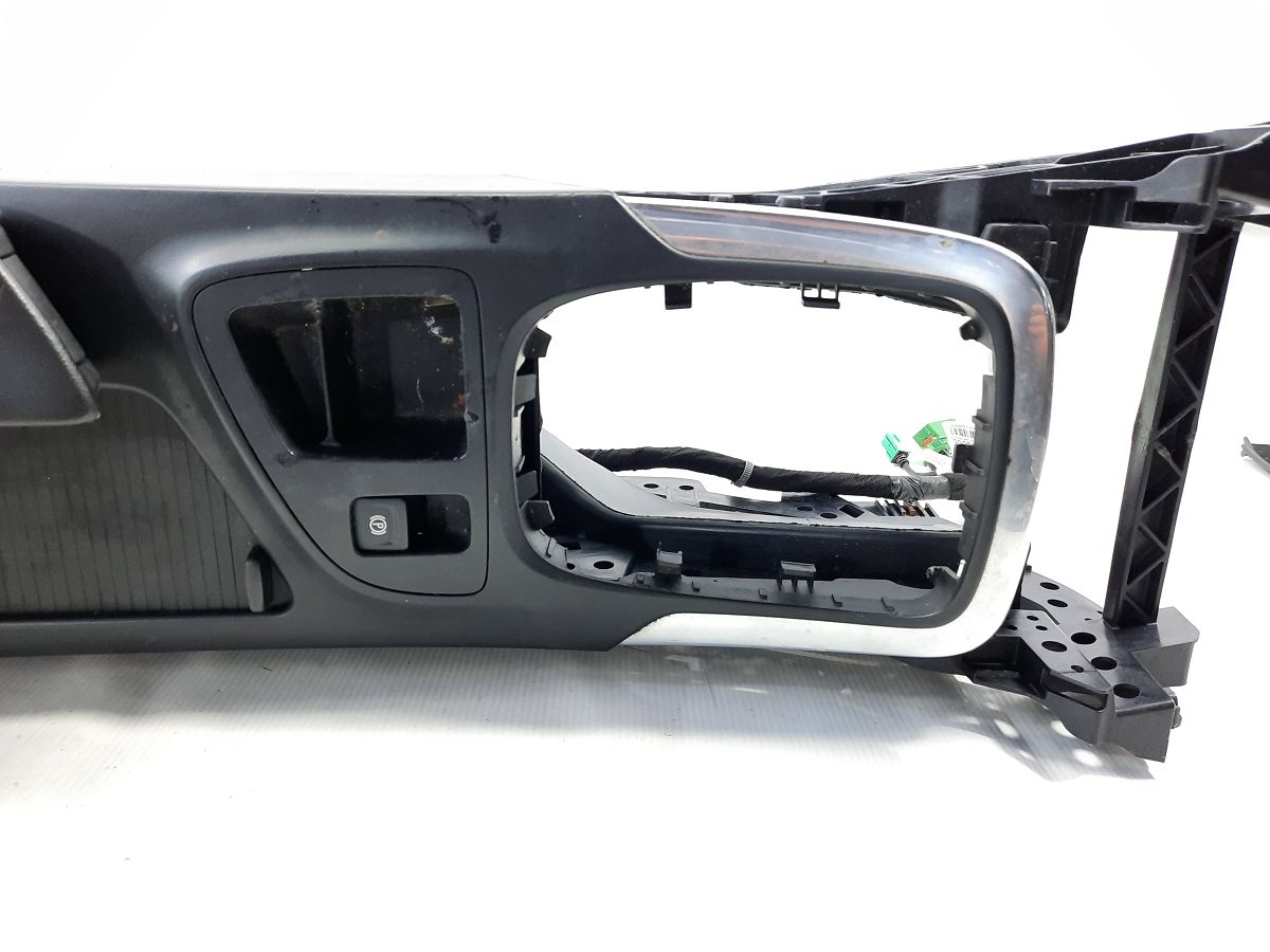 Regal Консоль центральна Buick Regal 2012-2017 22742366 Buick Regal 7