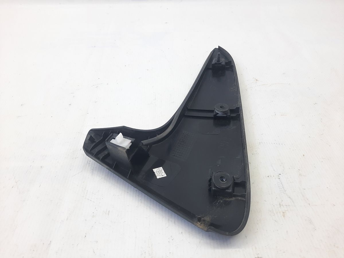 Trax Молдинг кришки багажника зовнішній правий Chevrolet Trax 2015-2021 95316368 Chevrolet Trax 6
