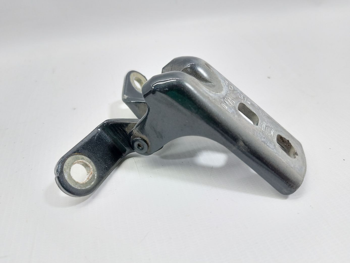 Malibu. Петля двері передньої правої нижня Chevrolet Malibu 2013-2022 13501716 Chevrolet Malibu