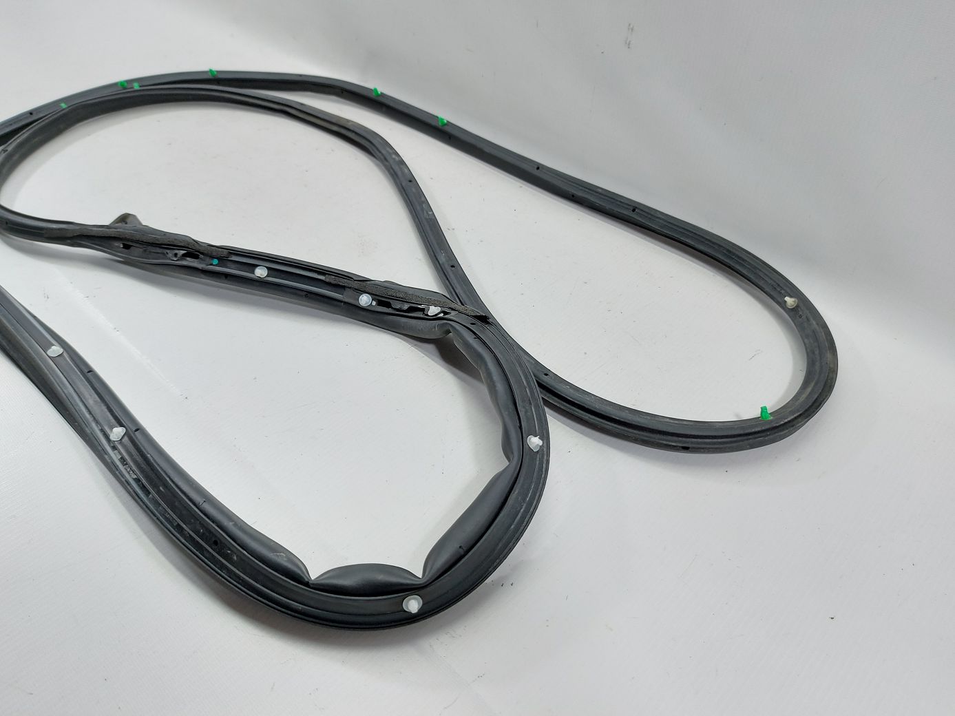 Versa note Ущільнювальна гумка дверей передньої лівої Nissan Versa Note 2014-2019 808313WC0A Nissan Versa Note 2
