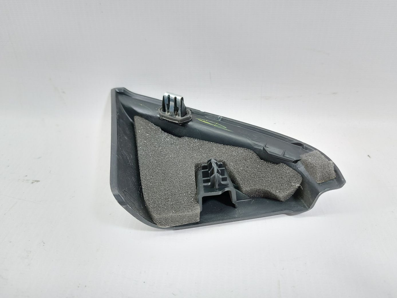 Dart Кутник дверей передньої правої внутрішній Dodge Dart 2013-2016 1TR40DX9AB Dodge Dart 4