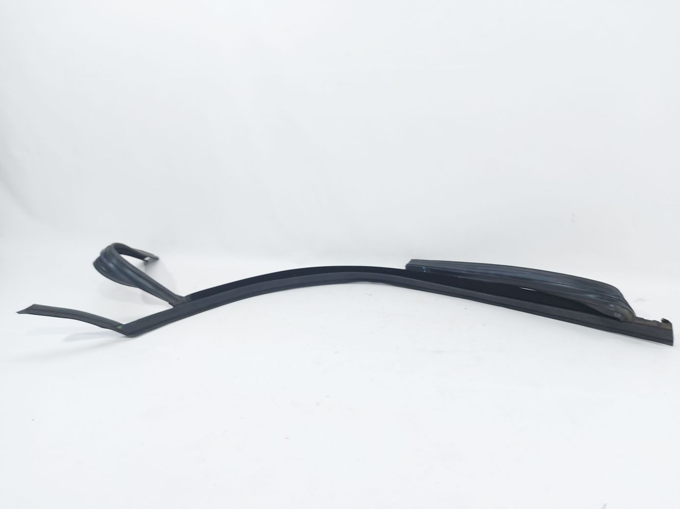 Focus Направляющая резинка стекла двери передней правой Ford Focus 2012-2015 DM5Z5821596A Ford Focus 4