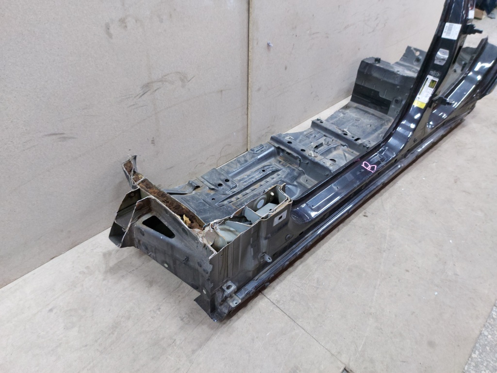 5 series Стойка центральная левая (металл) BMW 5 series 2011-2016 41217240477 BMW 5 series 12