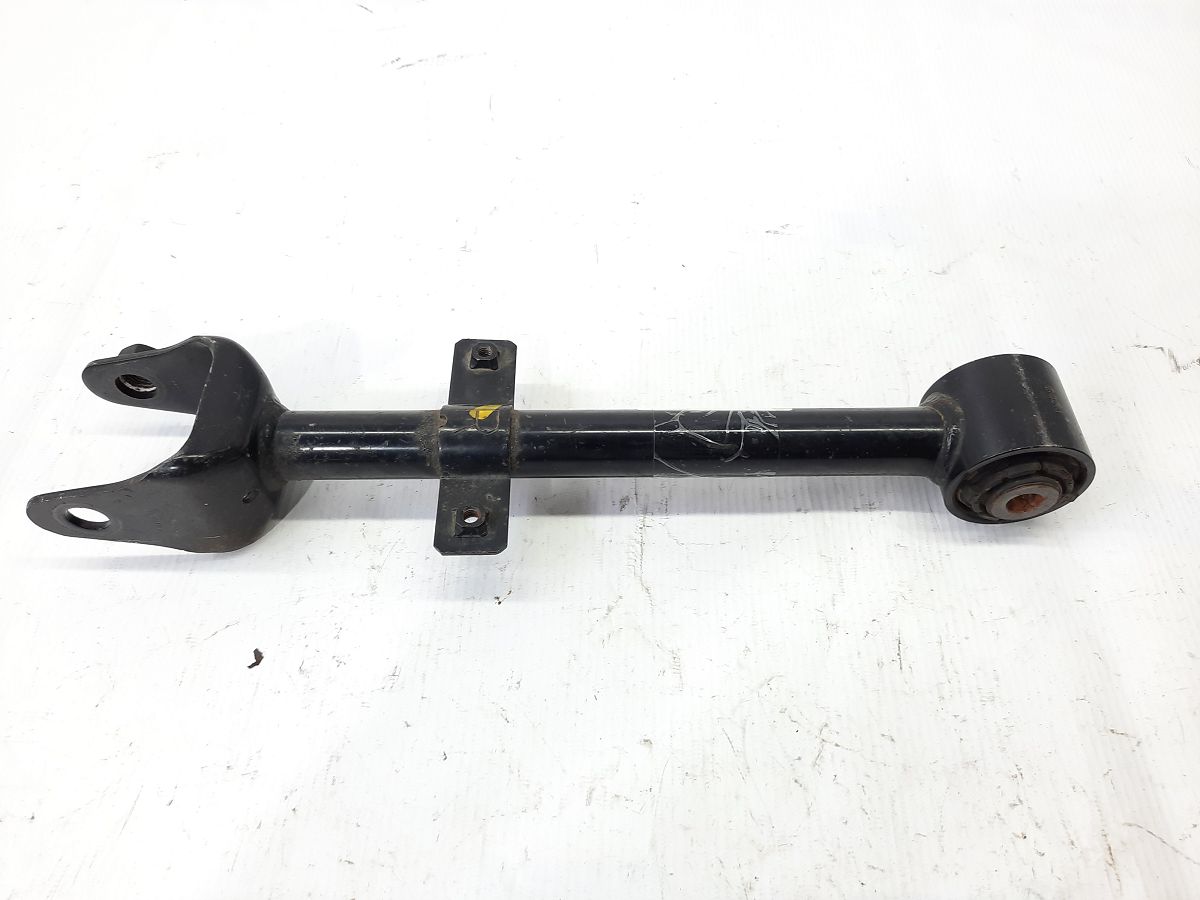 3 Важіль задній нижній правий Mazda 3 2017-2018 B63B28500 Mazda 3 2