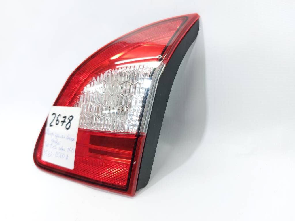 Fiesta sedan Ліхтар кришки багажника правий Ford Fiesta sedan 2011-2013 BE8Z15500A Ford Fiesta sedan 2