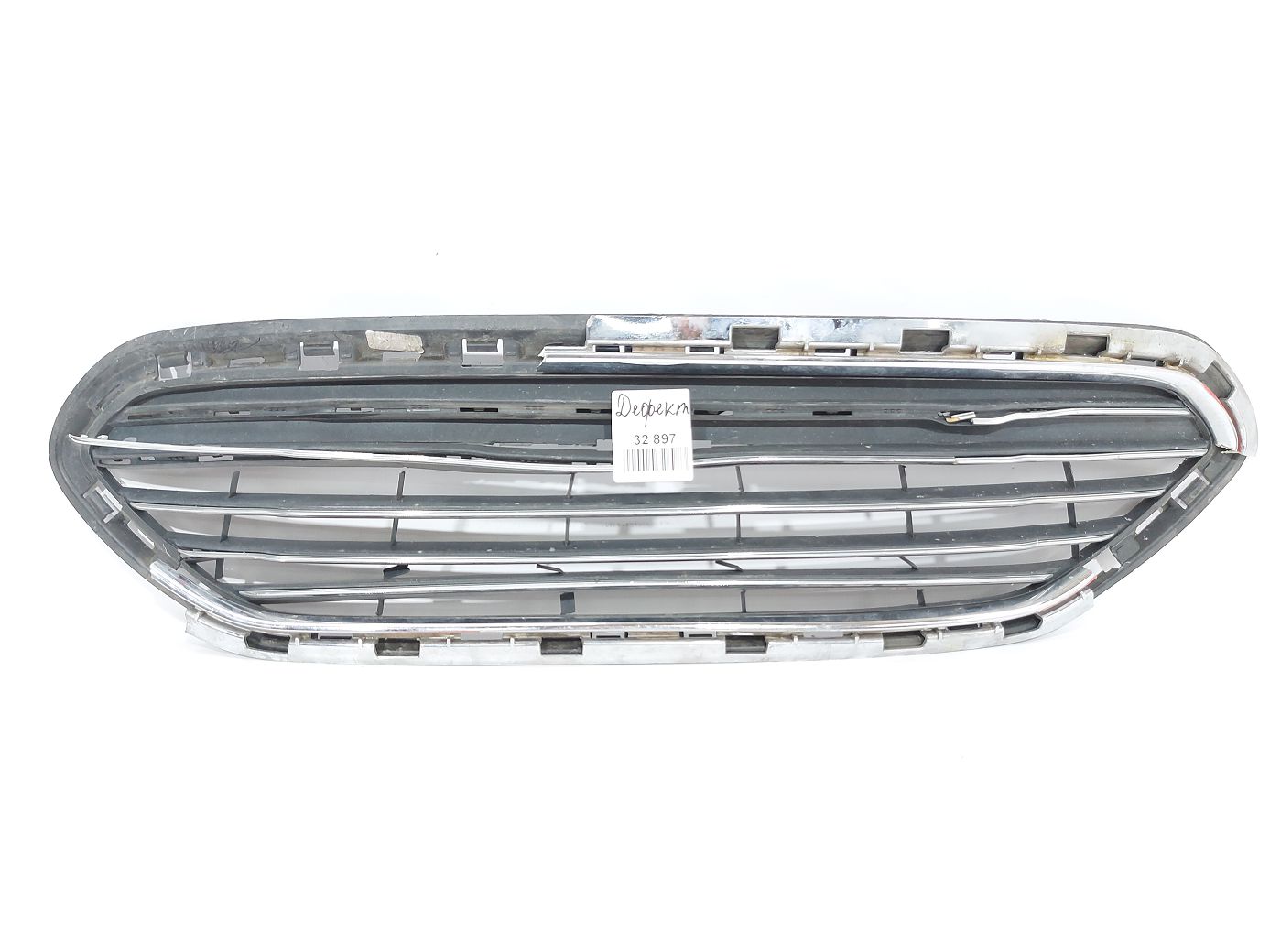 Fiesta sedan. Решітка радіатора верхня (пошкоджена) Ford Fiesta sedan 2014-2019 D2BZ17B968AA Ford Fiesta sedan