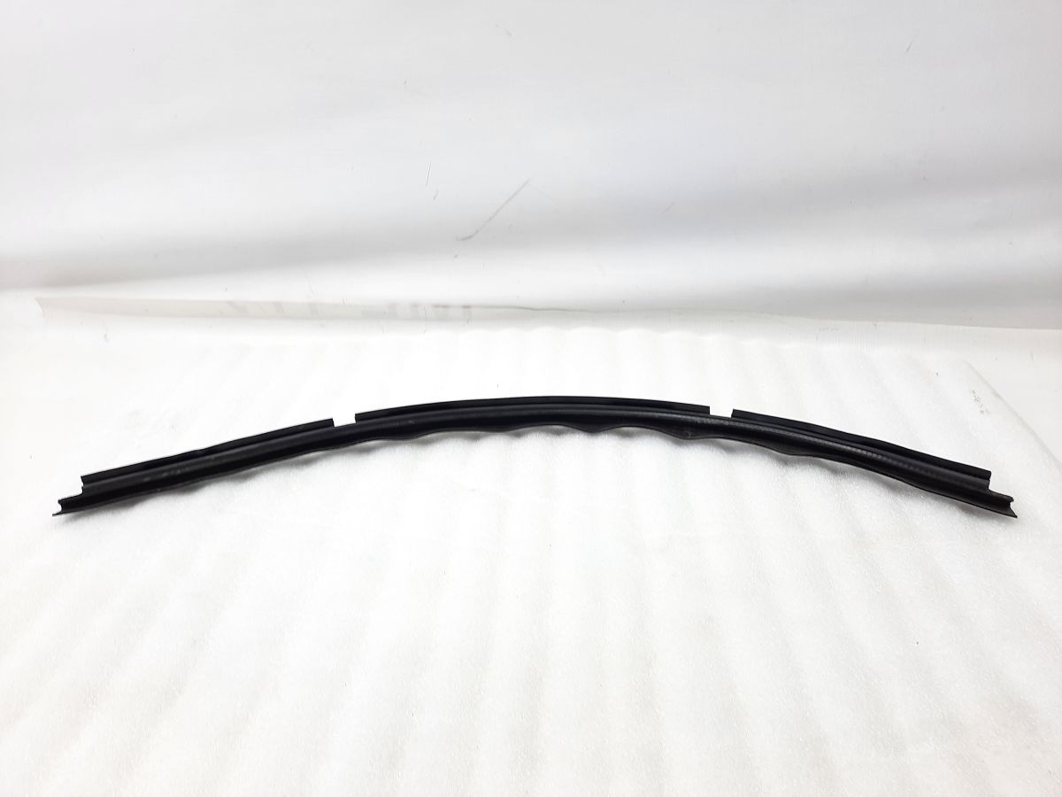 500 Уплотнительная резинка стекла двери передней левой внутренняя Fiat 500 2012-2019 68084878AC Fiat 500 2