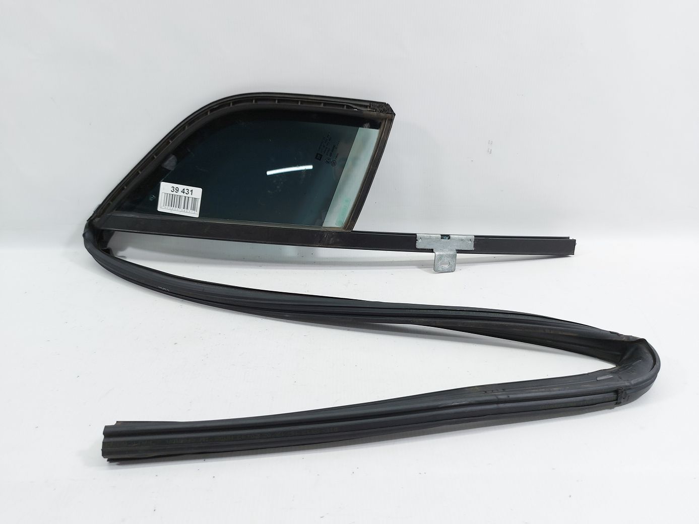 Trax. Скло (кватирка) двері передньої правої Chevrolet Trax 2015-2021 94518428 Chevrolet Trax