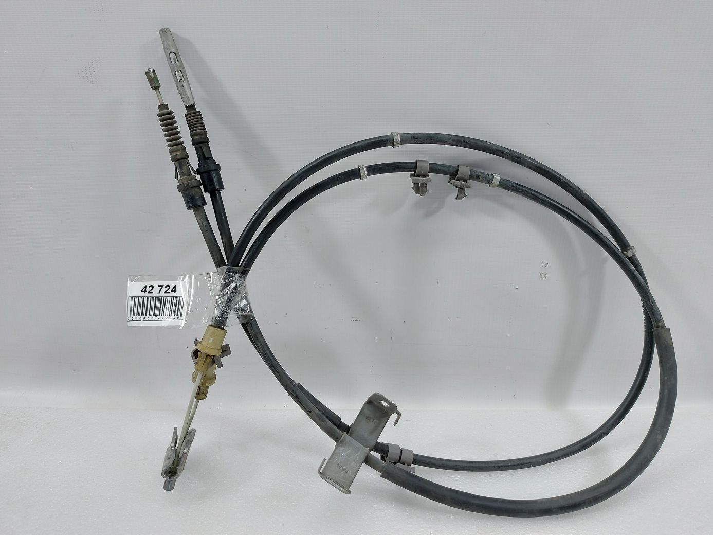 Fiesta. Трос гальма стоянки задній Ford Fiesta 2011-2019 AE8Z2A635A Ford Fiesta