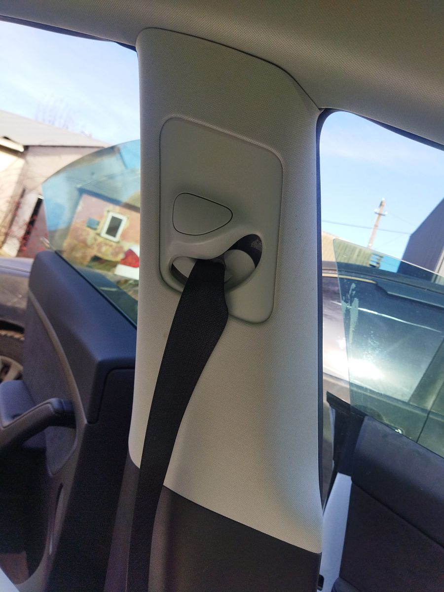 Model 3. Накладка стойки центральной верхняя левая Tesla Model 3 2020-2024 108624501K Tesla Model 3