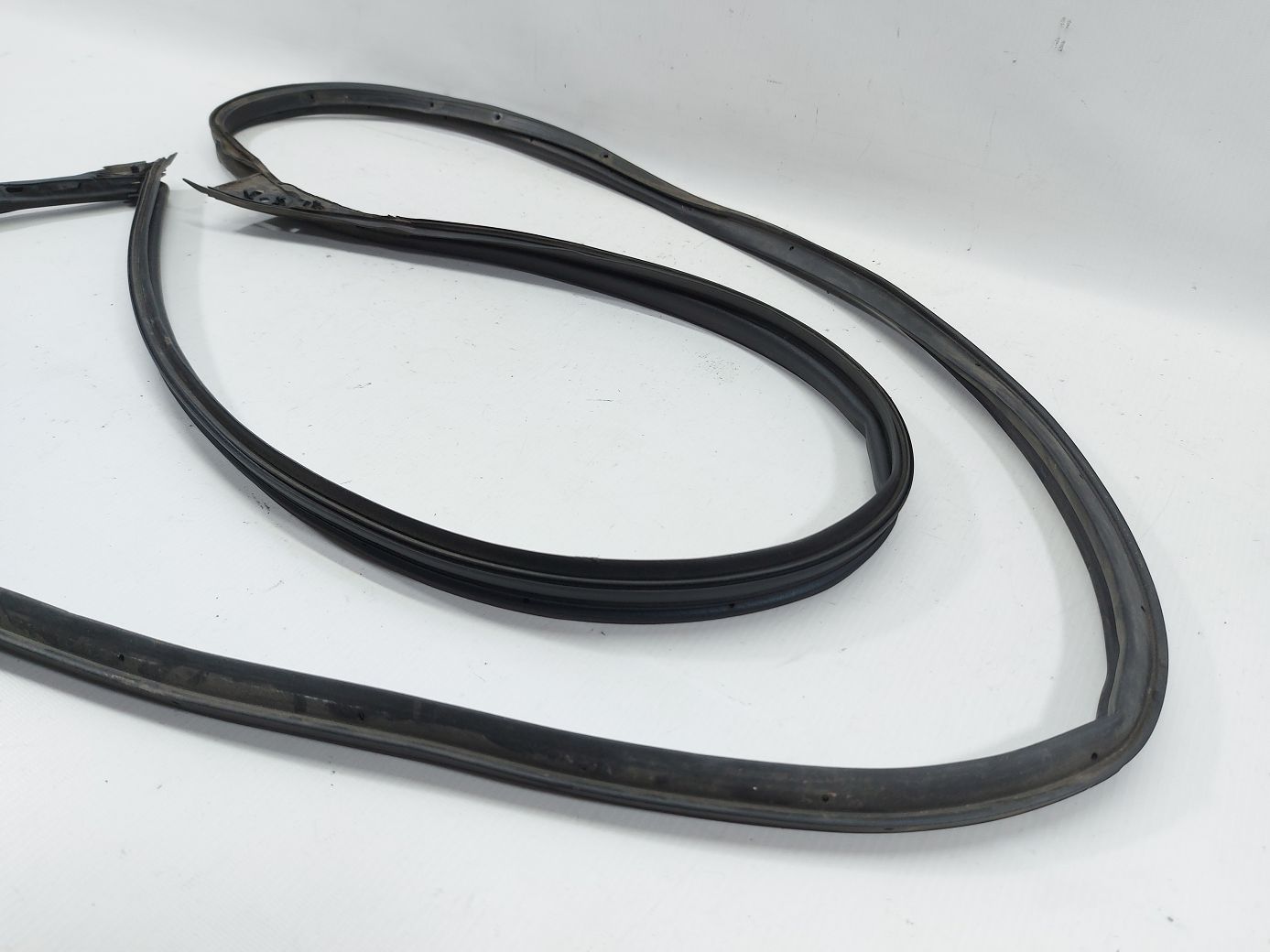 Altima Уплотнительная резинка двери передней правой Nissan Altima 2013-2018 808309HS0B Nissan Altima 2