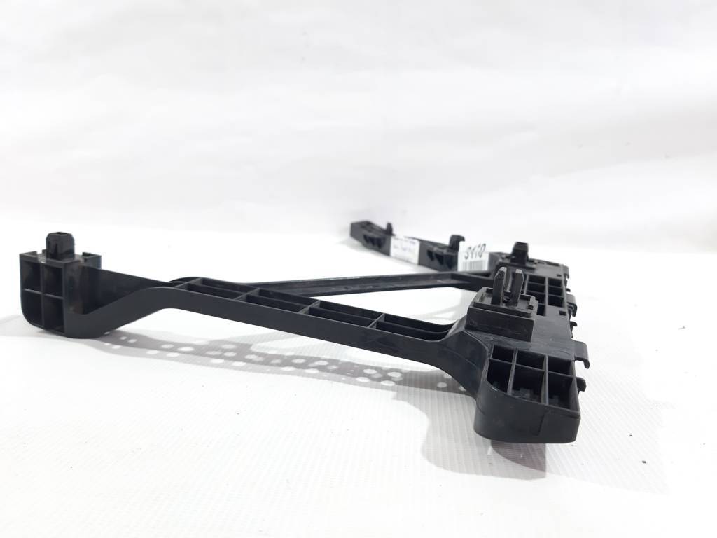 Insight Кріплення бампера заднього праве Honda Insight 2010-2014 71593TM8A02 Honda Insight 24