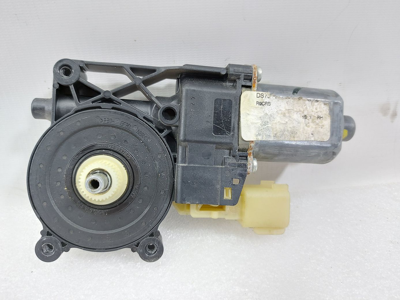 Fusion Моторчик стеклоподъемника переднего правого Ford Fusion 2013-2020 DS7Z7823394B Ford Fusion 3