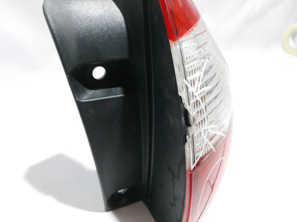 Sienna Ліхтар задній правий дефект Toyota SIENNA 2015-2019 8155008050 Toyota SIENNA 4 Sienna Ліхтар задній правий дефект Toyota SIENNA 2015-2019 8155008050 Toyota SIENNA 4
