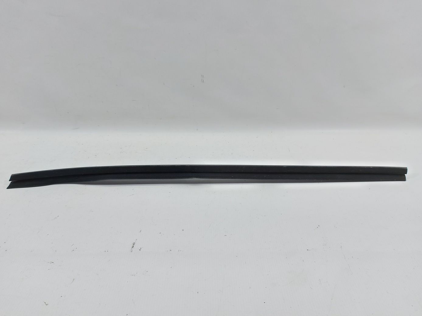 Scion xb Уплотнитель резинка стекла двери передней левой внутренняя Toyota Scion XB 2008-2015 6817212280 Toyota Scion XB 3