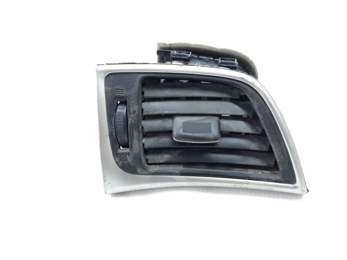 Sentra. Решітка повітроводу торпеди ліва Nissan Sentra 2016-2019 687613YU0A Nissan Sentra