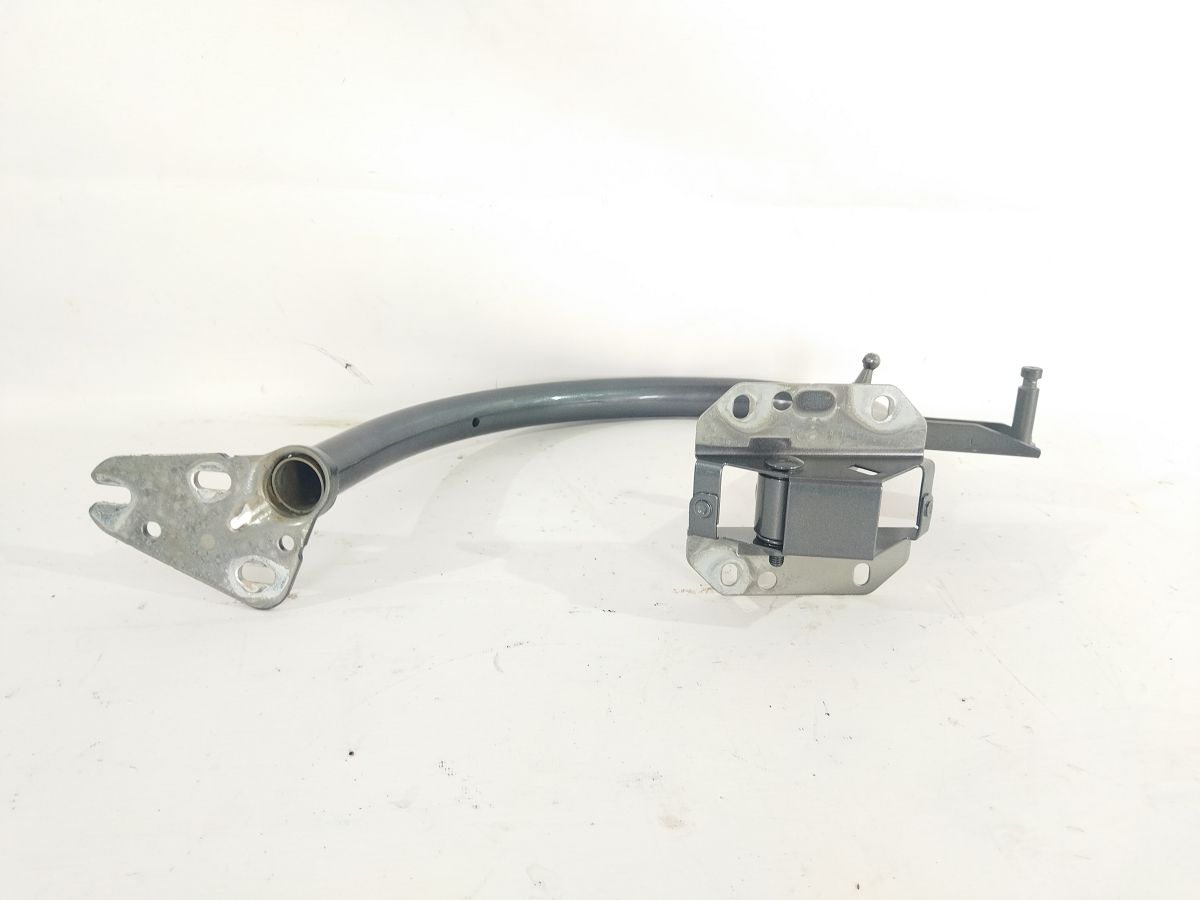 A4 Петля крышки багажника левая Audi A4 2013-2016 8K5827301AC Audi A4 3